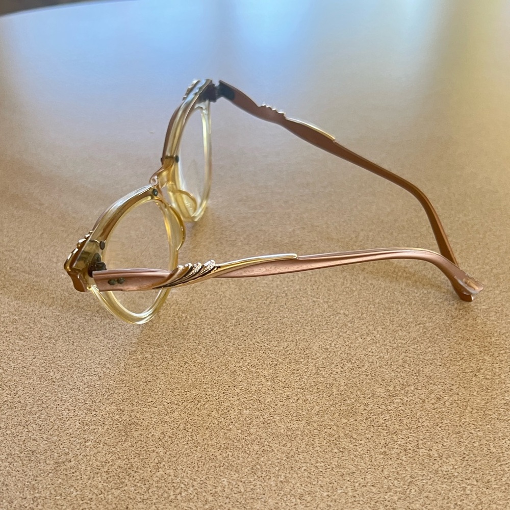 1960s Vintage Eyeglasses 
Size 5 1/2
Elegant Gold and Brown Women's Glasses